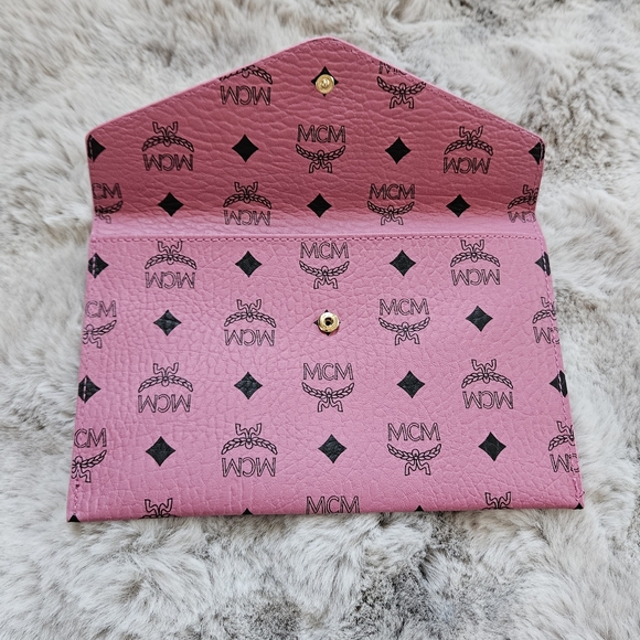 MCM Faux Leather Pink Envelope Clutch with Black Monogram - Picture 3 of 5